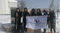 "Искатели" ДДТ г.Белово очистили от снега мемориал