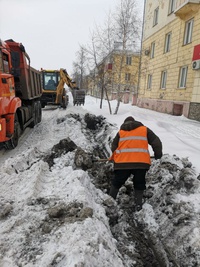 В выходные коммунальные службы боролись с последствиями непогоды