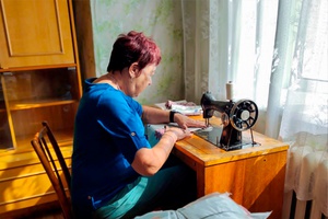 Активисты центров общения старшего поколения организовали сбор посылок для участников СВО